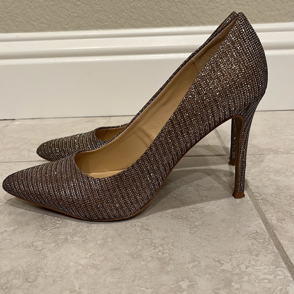 Carlos Santana Posy 4” heels metallic gold & silver shimmer fabric size 7 1/2 - Picture 6 of 11